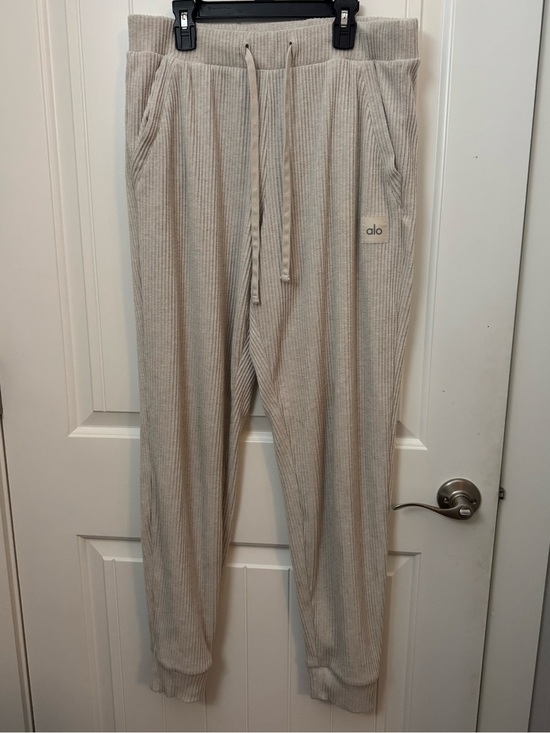 ALO Yoga Pants - Alo Yoga Ribbed Lounge Jogger Sweatpants Women’s Large Oatmeal Cream Cozy -F